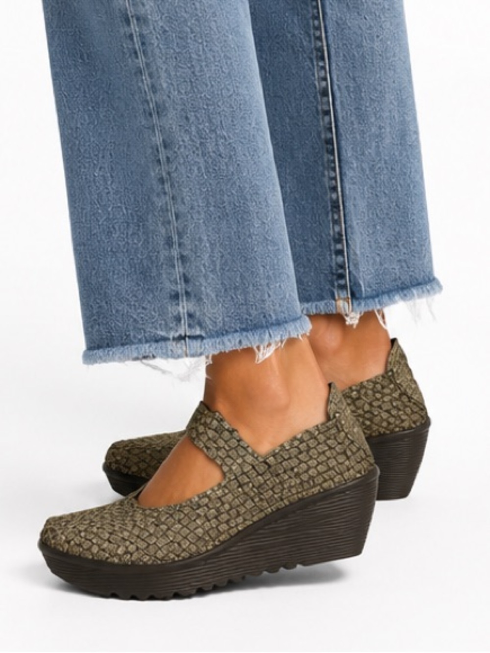 WHITE MOUNTAIN NWOT ELLIE GOLD MARY JANES WOVEN WEDGE SLIP ON SZ 10W